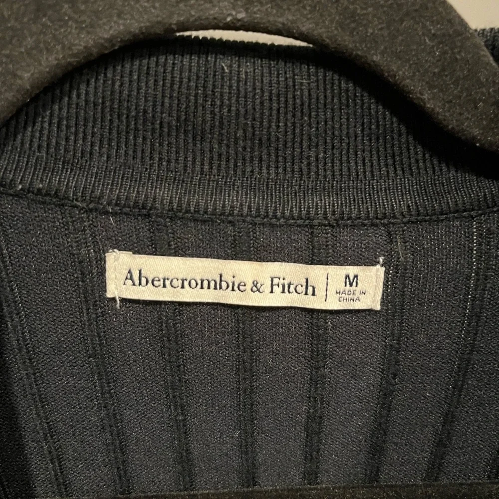 Women’s black Abercrombie and fitch ribbed knit zip up shirt - Picture 4 of 5